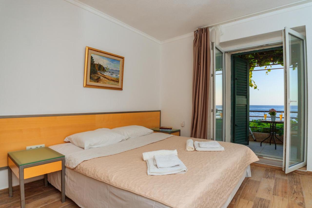 Hotel Savojo Petrovac Luaran gambar
