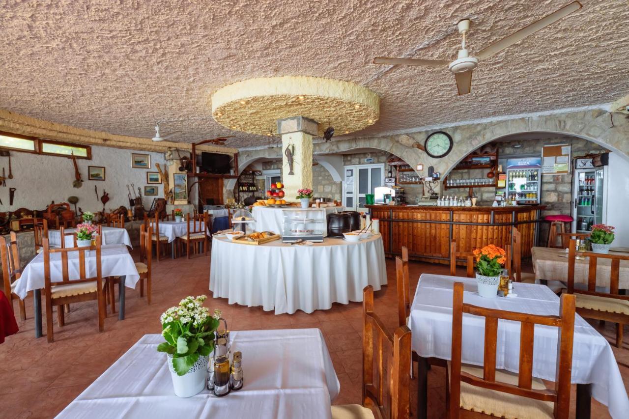 Hotel Savojo Petrovac Luaran gambar