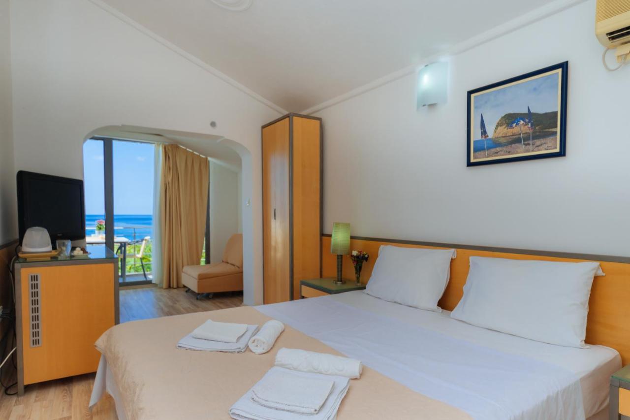 Hotel Savojo Petrovac Luaran gambar