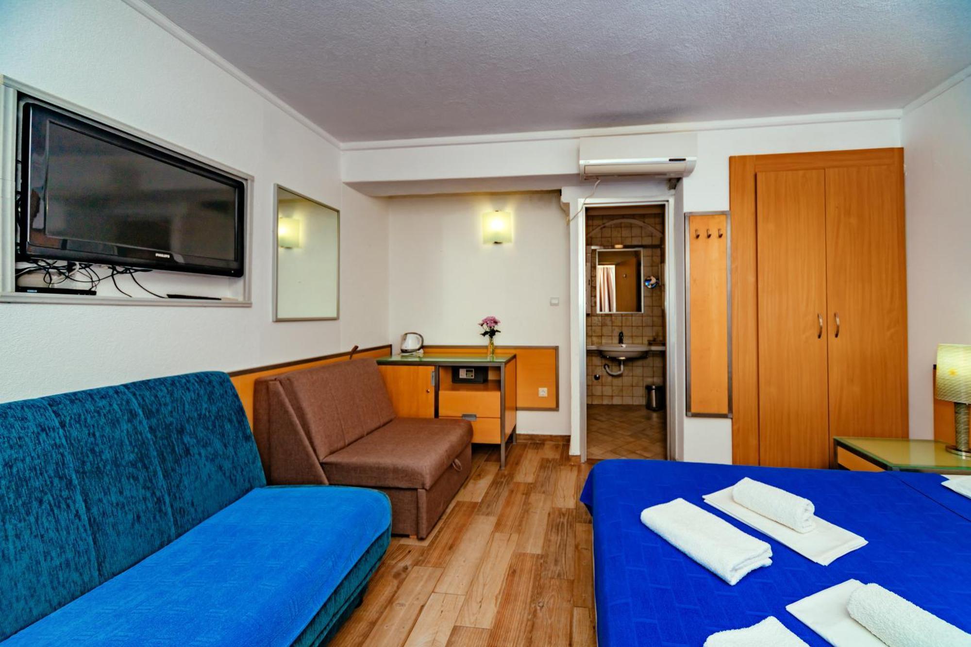 Hotel Savojo Petrovac Luaran gambar