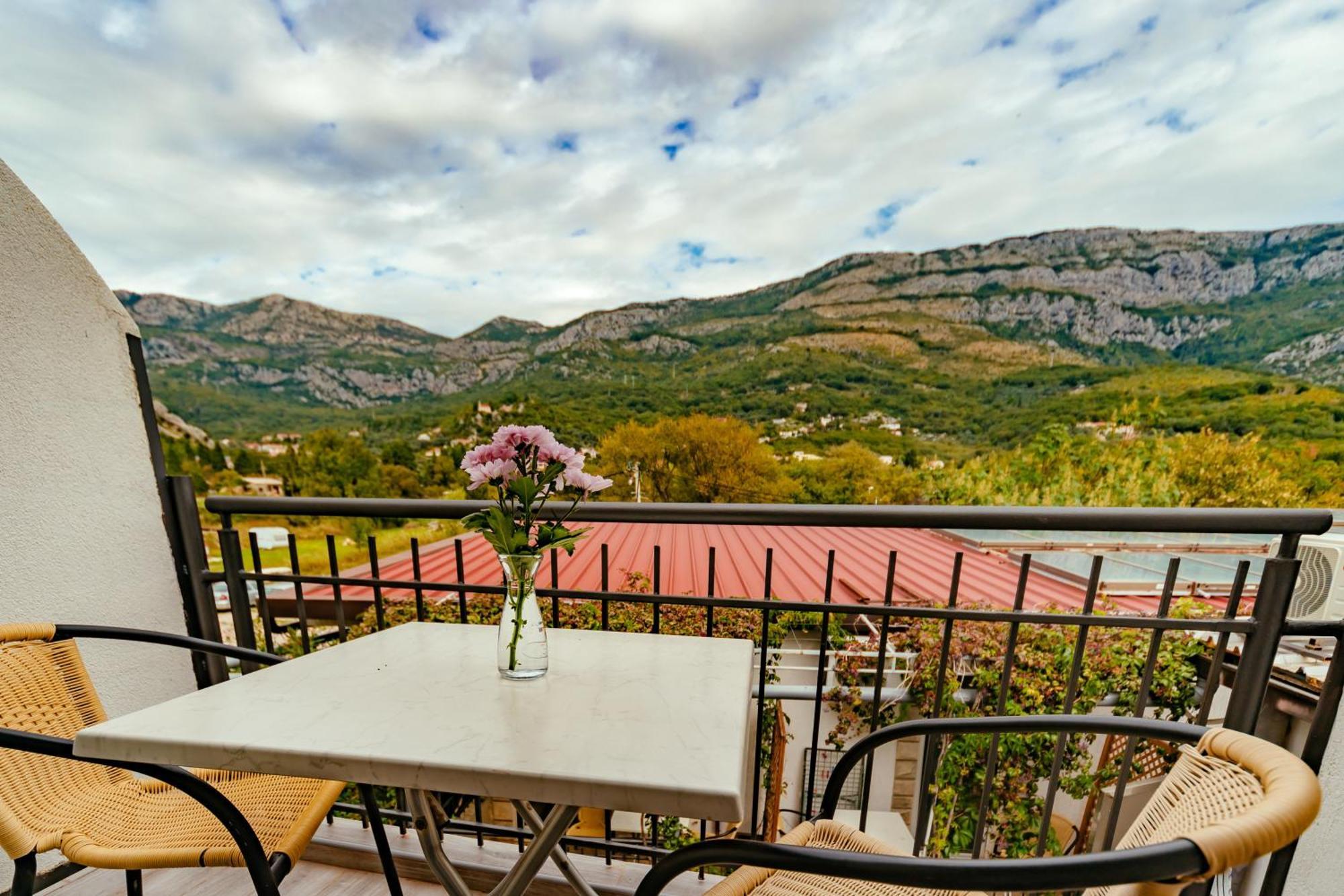 Hotel Savojo Petrovac Luaran gambar