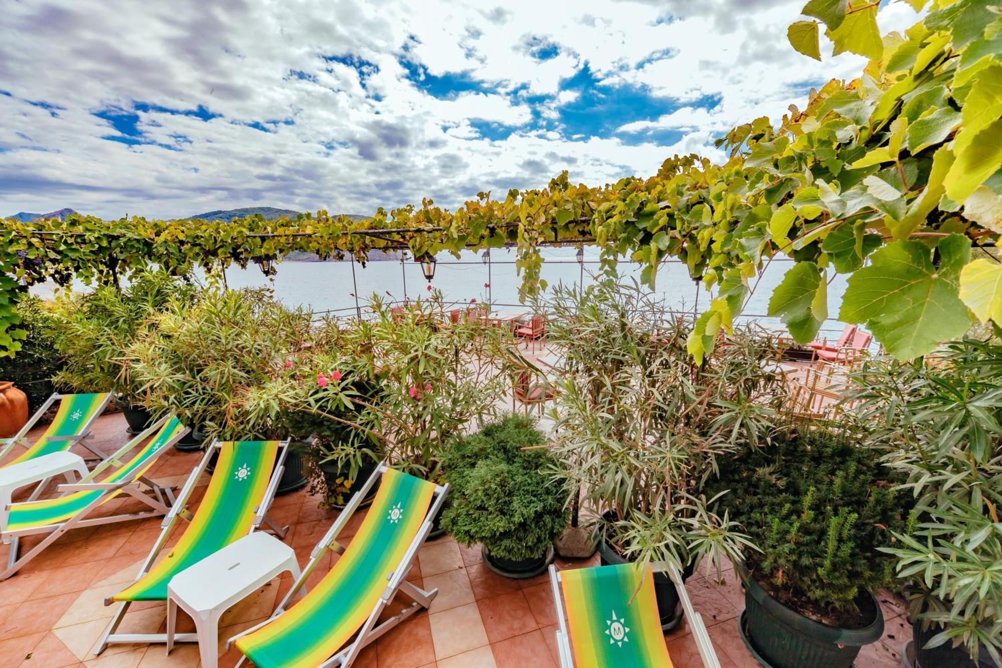 Hotel Savojo Petrovac Luaran gambar
