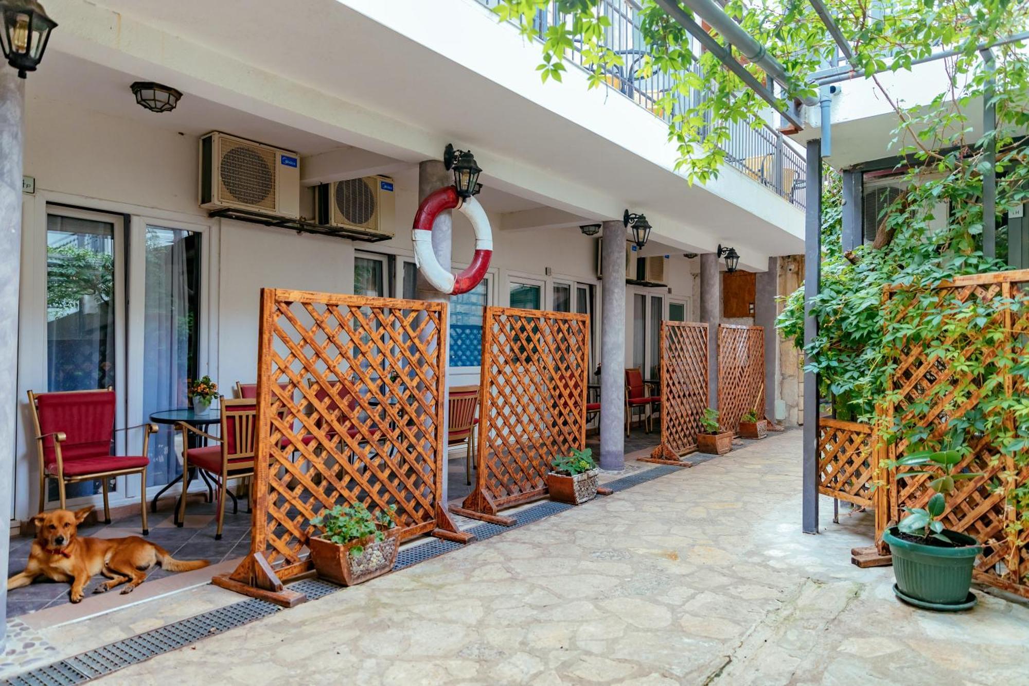 Hotel Savojo Petrovac Luaran gambar