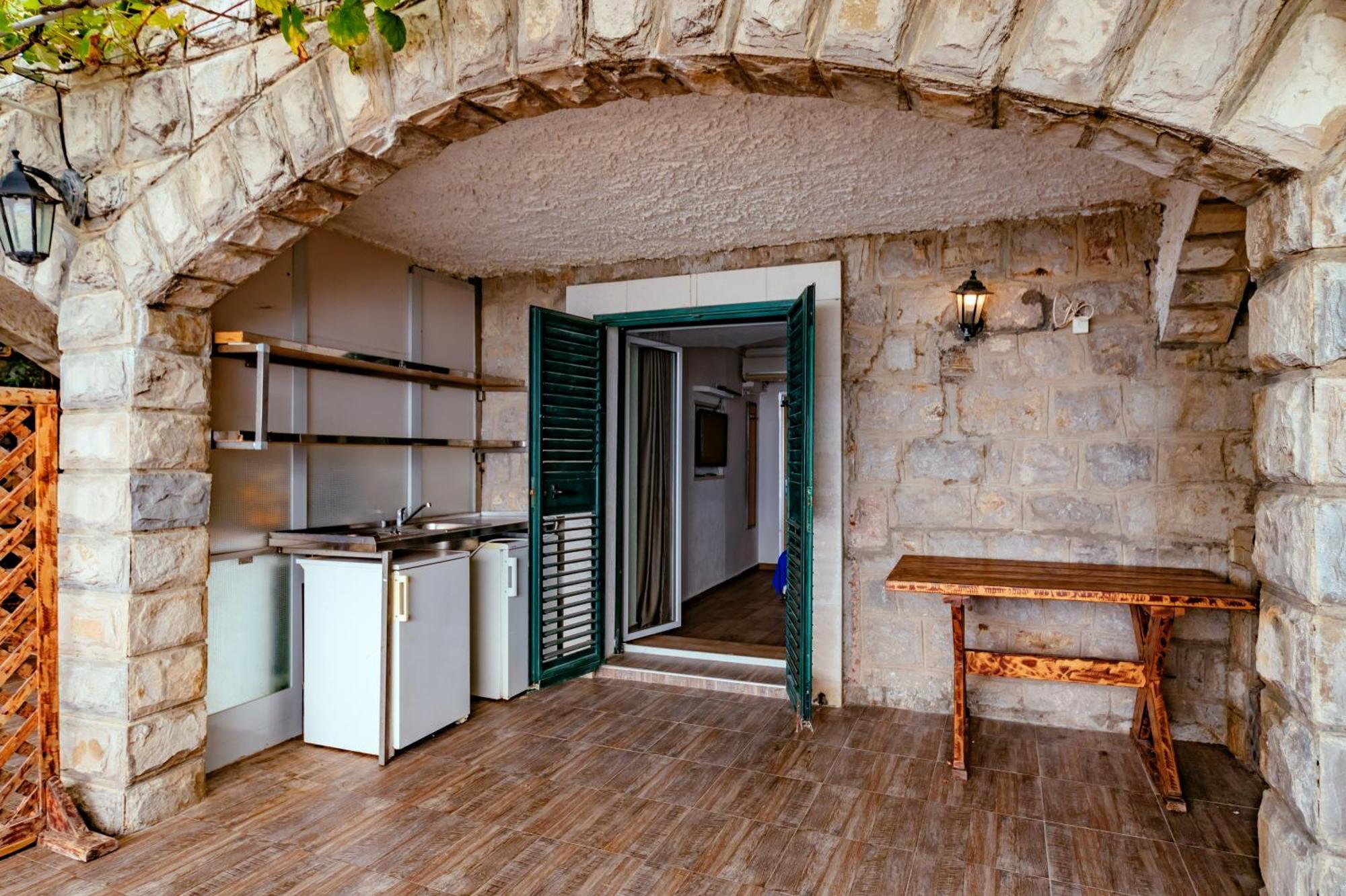 Hotel Savojo Petrovac Luaran gambar