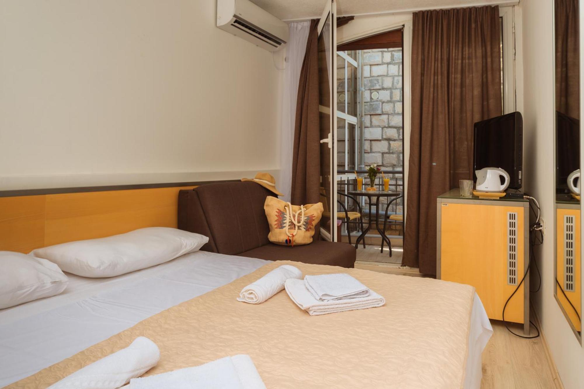Hotel Savojo Petrovac Bilik gambar