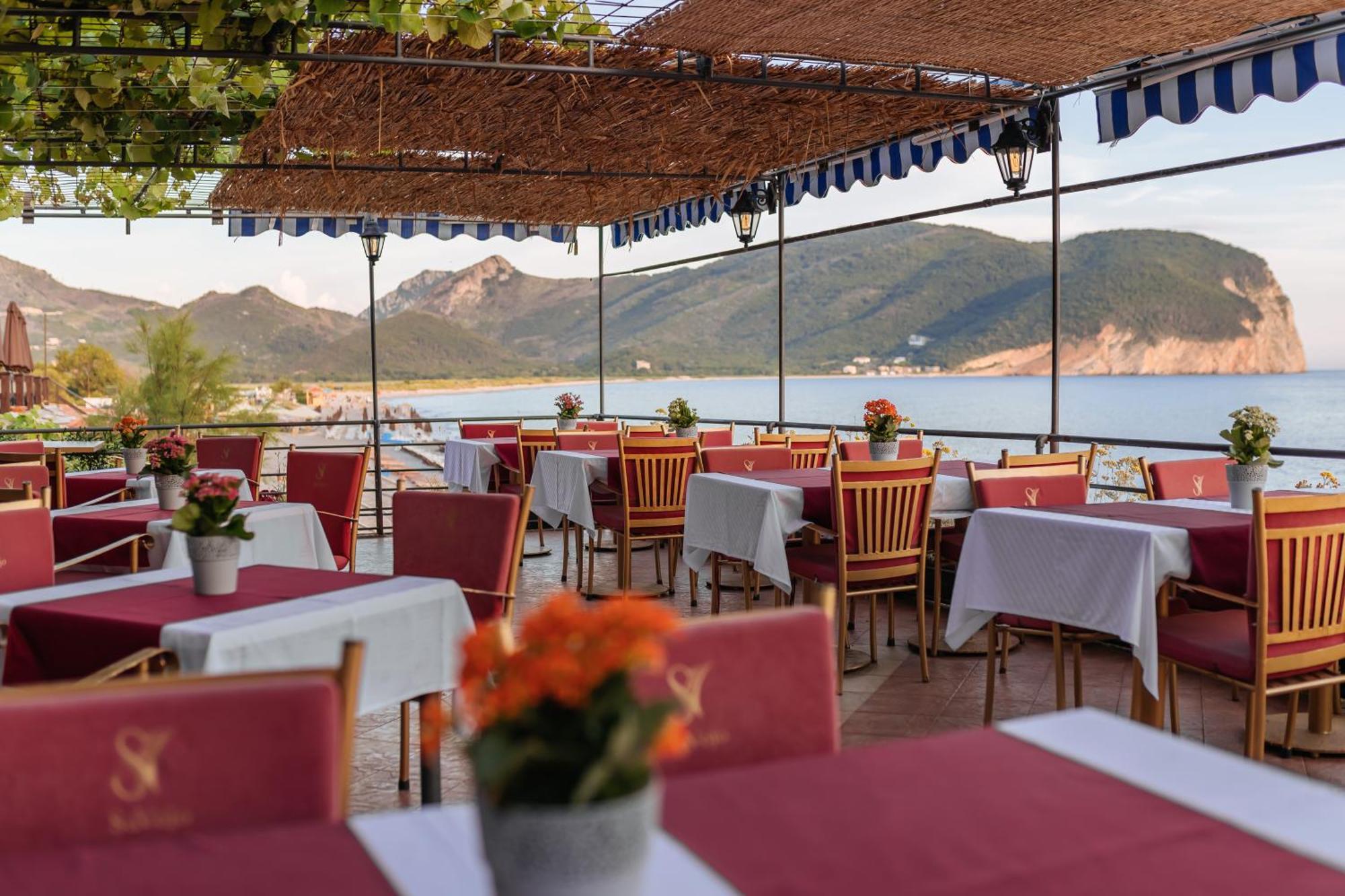 Hotel Savojo Petrovac Luaran gambar