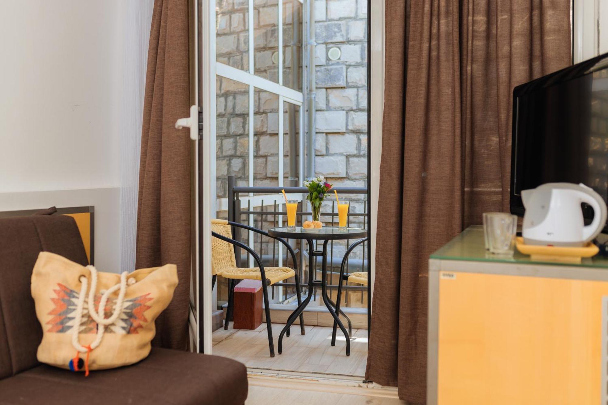 Hotel Savojo Petrovac Luaran gambar