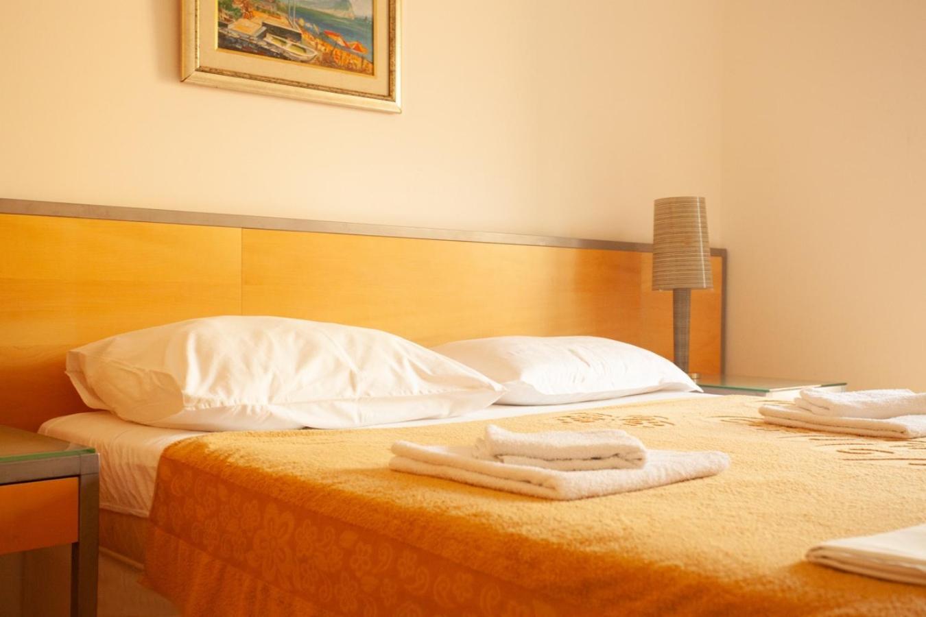 Hotel Savojo Petrovac Luaran gambar
